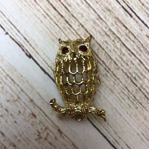 Gerry's Vintage Owl Brooch w/ Red Rhinestone Eyes